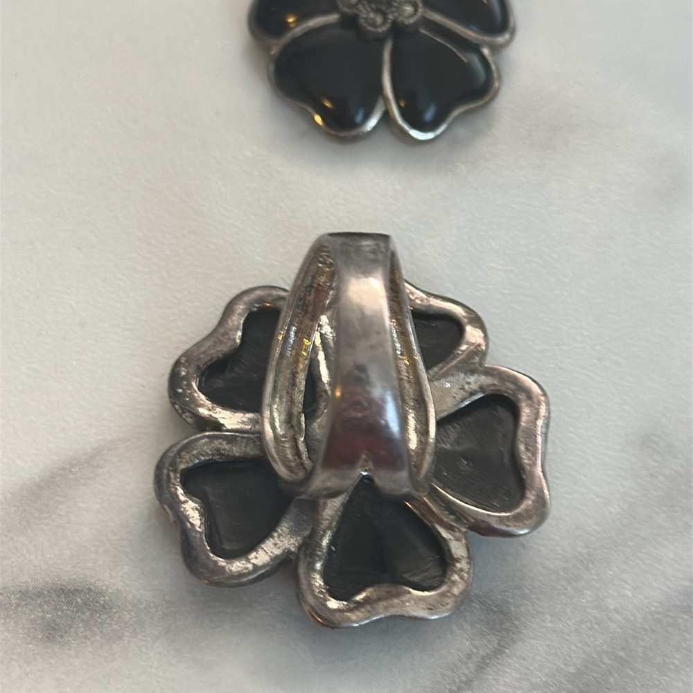 Pre owned- Elegant Black Flower Jewelry Set - Picture 15 of 16